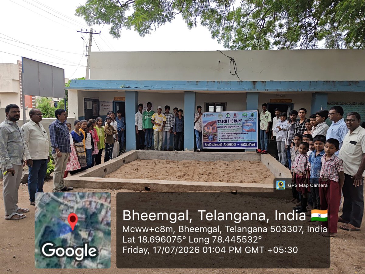 MBheemgal's tweet photo. "Catch the Rain" campaign Programme conducted in ZPHS High school Bheemgal Municipality  #CatchTheRain #JSJB30 #JalShaktiAbhiyan #JanBhagidari #RainWaterHarvesting #WaterConservation #SaveWater #RechargeGroundwater @cdmatelangana
@MoHUA_India @TelanganaCMO @tksreedevi https://t.co/pLsiGpNDow