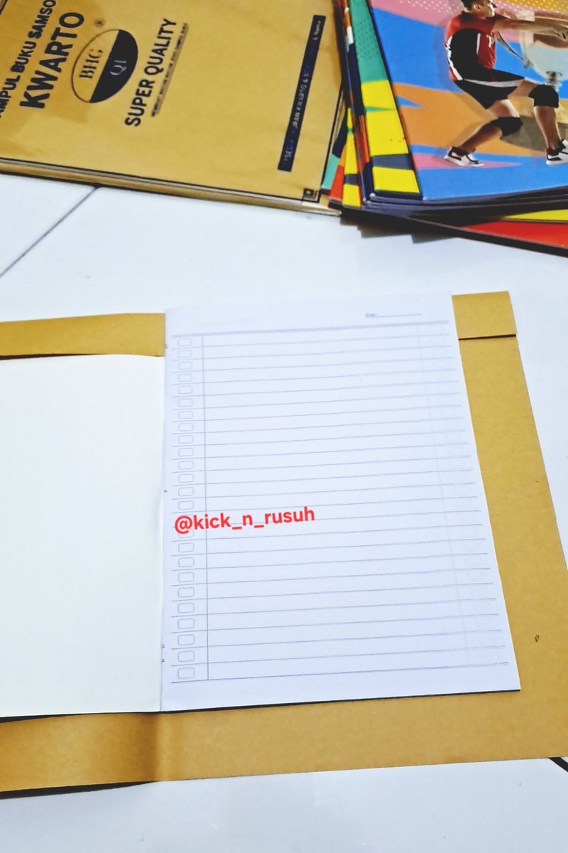 kick_n_rusuh's tweet photo. #intermeso Ada kebiasaan dari masa kecil yang baru kita sadari ikut tumbuh bersama kita.
Saya, misalnya, masih gemar menyampul buku. Kebiasaan dari Ibu yang terbawa sampai dewasa.
Kalau teman-teman, kebiasaan apa dari orang tua yang masih terbawa hingga sekarang? ๐ค https://t.co/1PEPefIgU3