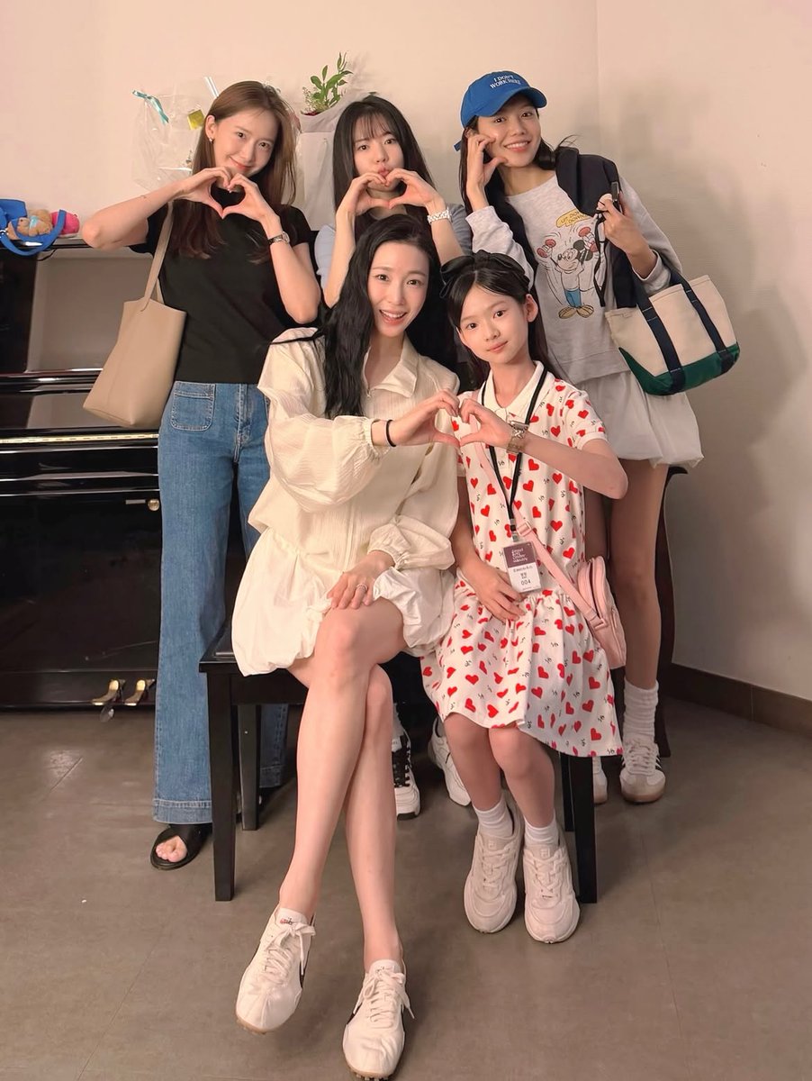 SNSDTaeNyShip's tweet photo. SNSD Tiffany Sunny Sooyoung Yoona - Yumi's Cells musical 260716 https://t.co/Af6iiV16ai https://t.co/kdq2U48vuj