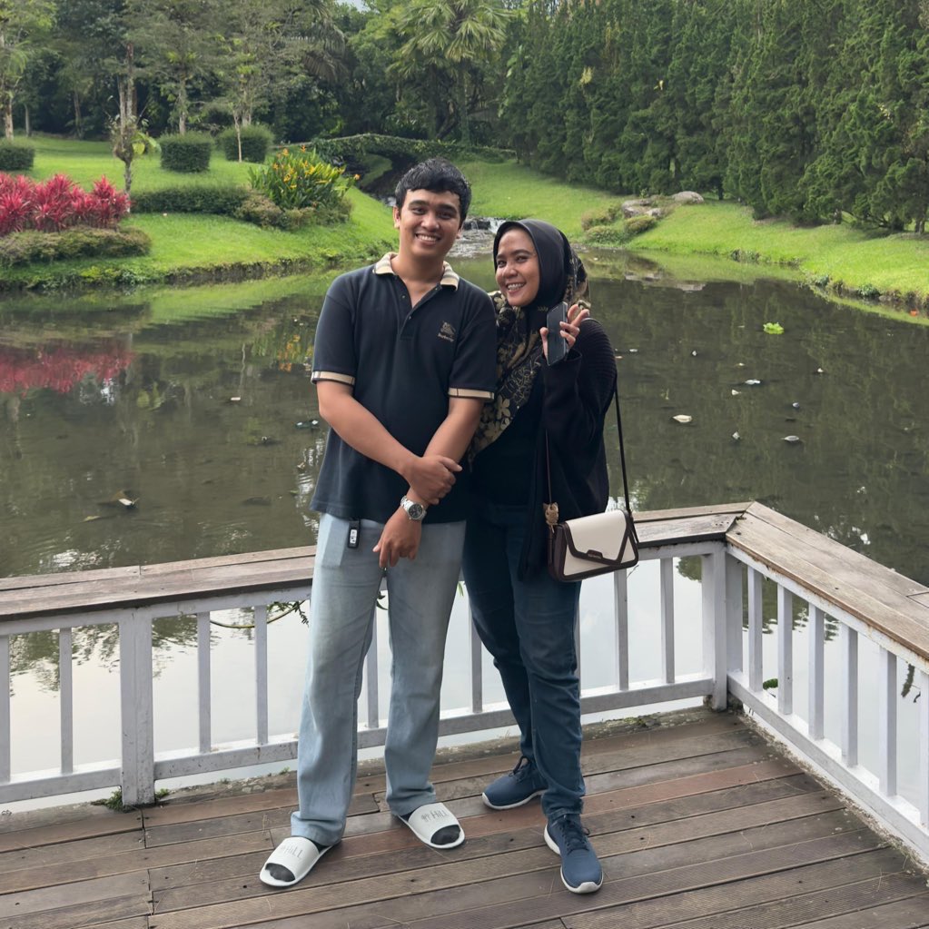 maisyanandaa's tweet photo. ⚠️MOHON BANTUAN TEMAN-TEMAN⚠️
Dengan segala kerendahan hati, kami memohon bantuan teman-teman untuk ikut menyebarkan postingan ini.

Kami tidak pernah menyangka bahwa orang yang kami beri tempat tinggal dan kami anggap seperti keluarga

#viral #femboy #fyp #maling https://t.co/7pQMMTeJEE