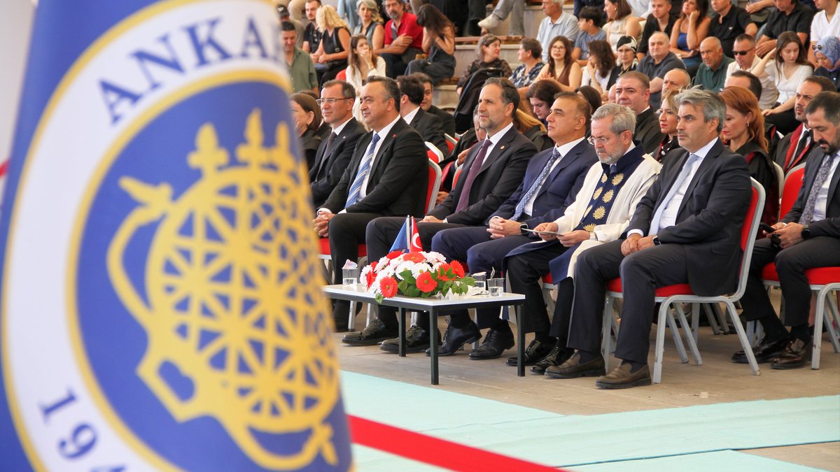 vekilincesu's tweet photo. Doktora Programımı tamamladığım, Ankara Üniversitesi Uygulamalı Bilimler Fakültesi Mezuniyet Töreninde;
Hazine ve Maliye Bakan Yardımcısı Dr. Sn. İsmail İlhan Hatipoğlu,
Ankara Üniversitesi Rektörü Prof. Dr. Sn. Necdet Ünüvar,
Ankara Üniversitesi Uygulamalı Bilimler Fakültesi Dekanı Prof Dr. Sn. Harun Tanrıvermiş,
Üniversitemizim kıymetli Dekanları, Öğretim Görevlileri ve değerli ailelerimizle birlikteydik.

Bölümlerinde dereceye giren kıymetli öğrencilerimize; plaketlerini vermekten büyük mutluluk ve gurur duydum.

Mezun olan tüm öğrencilerimize iş yaşamlarında başarılar diliyorum. Geleceğimizi inşa edecek gençlerimizin her zaman yanında olmaya devam edeceğiz.

#AnkaraÜniversitesi #UBFMezuniyet2026 #HalkınİçindeHalklaBirlikte #ÖzgürErdemİncesu