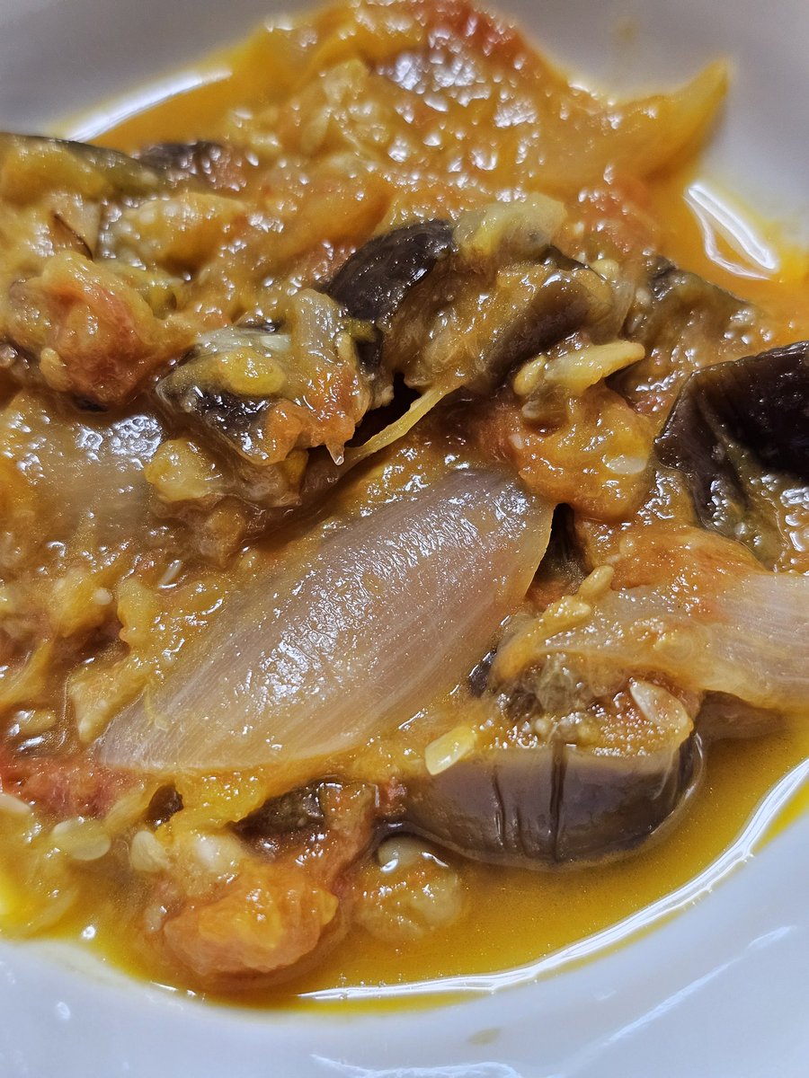 setouchianago's tweet photo. 今日の夕食は
✅ 鶏の唐揚げ
✅ トマト素麺
✅ ラタトゥイユ
買物で目にとまった唐揚げをオープントースターで温めて。
素麺はトマトジュースのつけダレで。ちょっとだけアンチョビを入れてみたけど少なすぎて入れてないのと変わらなかった。
ラタトゥイユは今シーズン初。

#夕食日記 
#おうちごはん https://t.co/KMW3JxTDcj