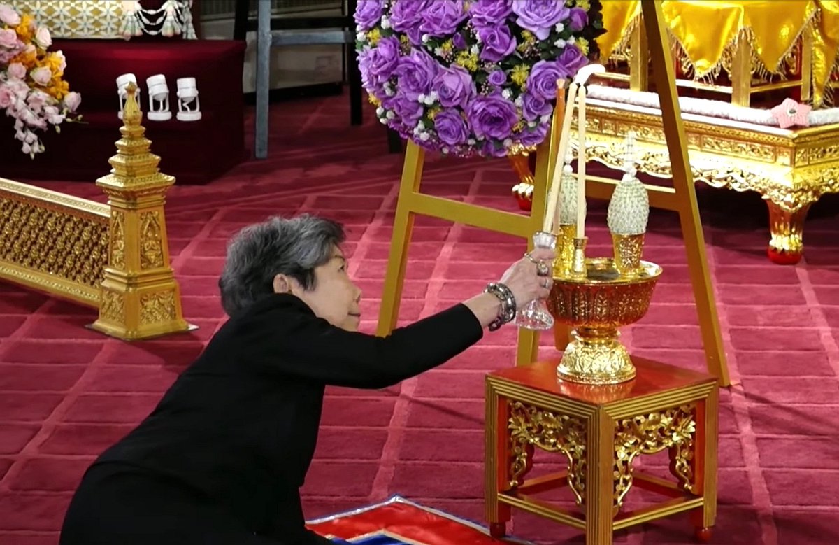 Shi_147's tweet photo. 🌟👑🧡​🤍🪔​🙏 วัน​พฤหัสบดี​ที่​ ๑๖ กรกฎาคม​ ๒๕๖๙ เว���า ๐๗.๐๐ น. หม่อมเจ้าศรีสว่างวงศ์ ยุคล เสด็จไปในการบำเพ็ญพระราชกุศลพระพิธีธรรมสวดพระอภิธรรมพระศพ สมเด็จ​เจ้าฟ้า​พัชร​กิติยา​ภา​​ ณ พระที่นั่งพิมานรัตยา ในการถวายภัตตาหารเช้าแด่พระพิธีธรรม
#เรารักสถาบันพระมหากษัตริย์ https://t.co/qzCwNMPmek