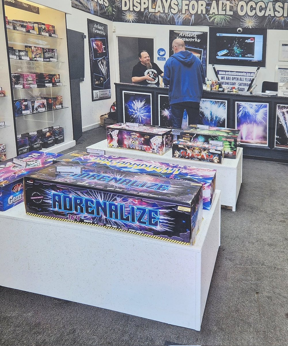 ardentfireworks's tweet photo. Ardent Fireworks shop on Pocklington Industrial Estate YO42 1NR is only open 1pm- 6pm today. https://t.co/it3FwSeAsC