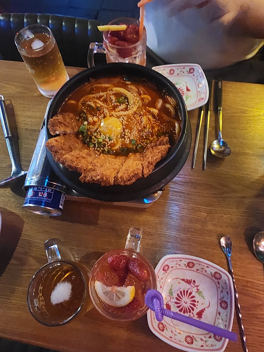22vEev1's tweet photo. 오늘은 남폼으로 실친이랑 술 한잔🍻
다들 즐거운 밤 보내세요ㅎㅎ

#시디 #CD #남폼 #실친 #친구랑 #술스타그램 #오늘도 #소통 #반가워요 #댓글환영 https://t.co/UMSP76uDMh