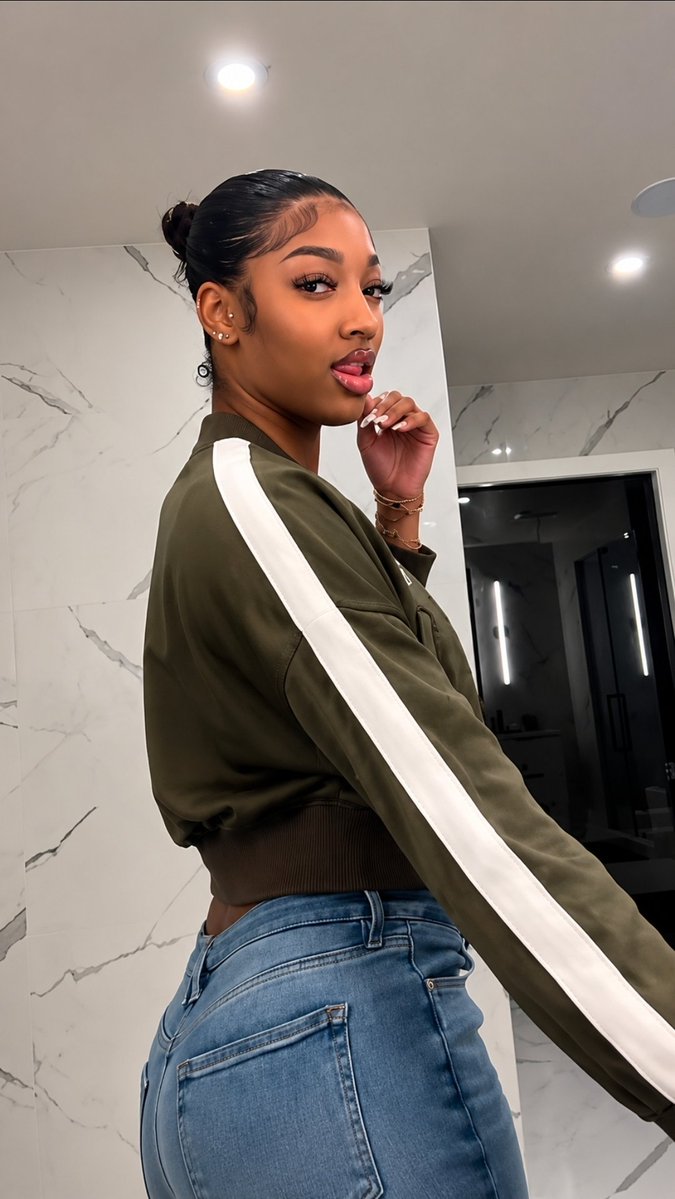 Hollywoodnewspk's tweet photo. I just realized Angel Reese got all THATT 👀 https://t.co/948hd2MRqC
