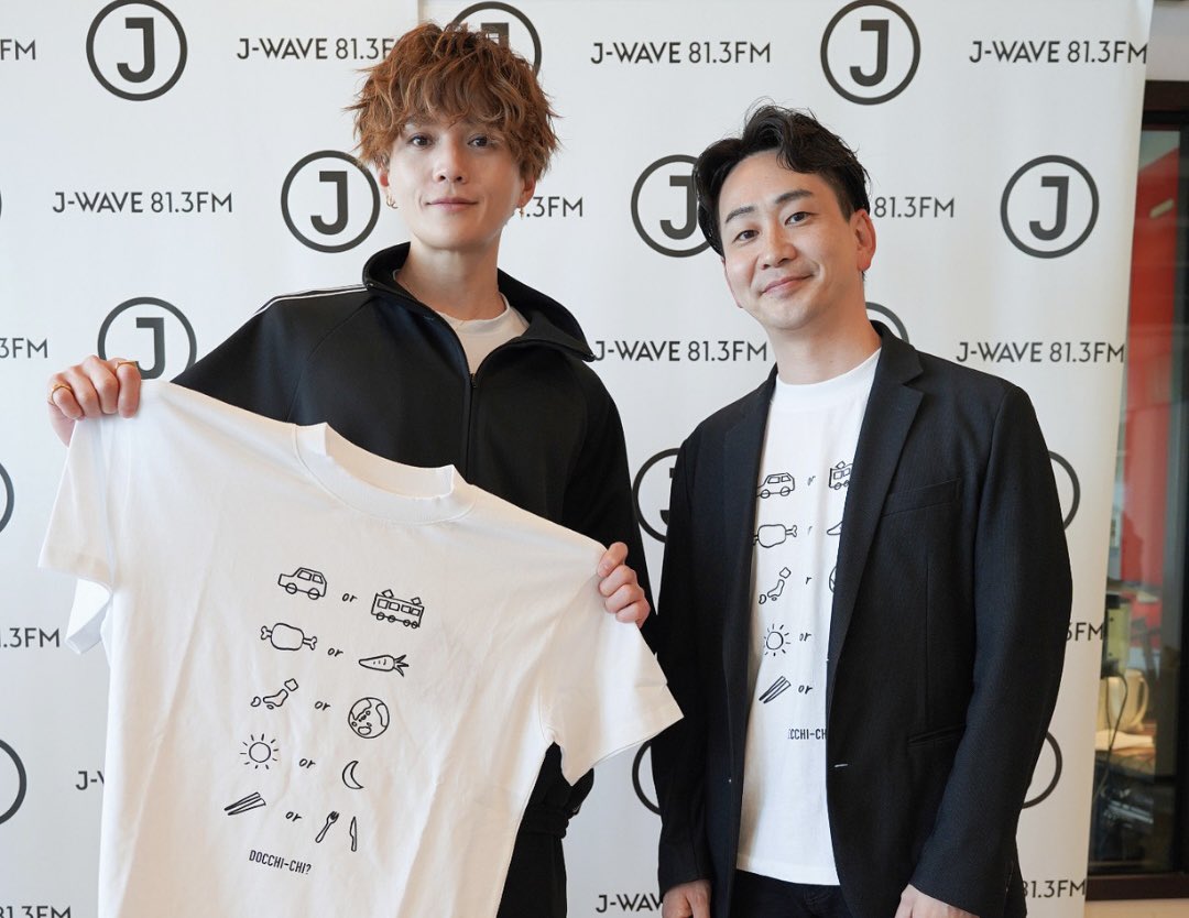 Earthhacks2023's tweet photo. 【offの日、どっちっち】 🎤ep.73公開中🎤
ゲストは #八木勇征 さん
@yuseiyagi_YY 

●ルーティンは…ある派💭
●週末のお出かけは…電車派🚃

感想は #どっちっち 💌📮

聴取はこちら📻🎶
https://t.co/wvEA13ST1X https://t.co/UJMJZmIAiJ