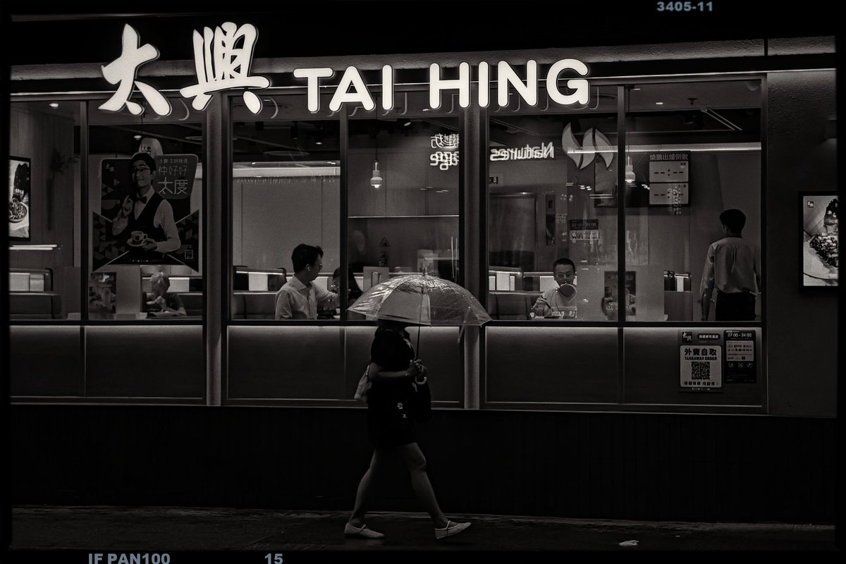 king169hk's tweet photo. Rainy day (2)
#hongkong 
#streetphotography https://t.co/P5ZC61xnsX