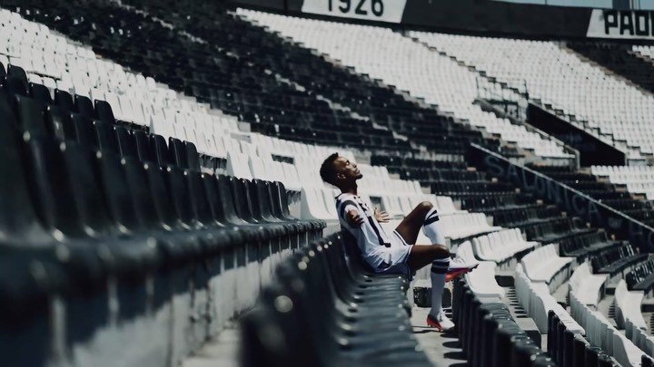 NextXI_'s tweet photo. Lol 😂 interesting arrival video 😂

Taha Ali is officially a PAOK player. A new era begins. ✍🏾🔥

Best wishes to Taha Ali as he begins this exciting new chapter with PAOK Thessaloniki! ⚫⚪

#TahaAli #PAOK #PAOKFC #PAOKThessaloniki #GreekSuperLeague #SuperLeagueGreece #MalmoFF #Allsvenskan #Sweden� #SwedishFootball #Somalia #SomaliFootball #LeftWinger #TransferNews #FootballTransfers #Football #Soccer #NextXI #NextXITransfers #EuropeanFootball