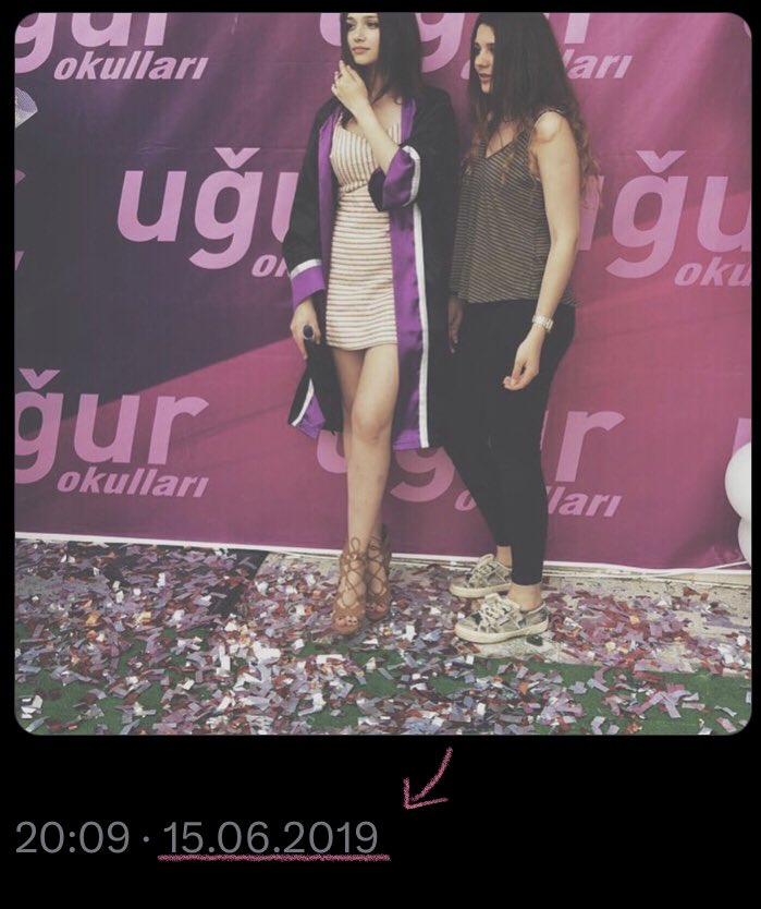 peanutbutterck's tweet photo. Ceren’in mezuniyet fotoğrafı bu ve 2019 yılında paylaşılmış. Facebook’ta da 2019 üni’ye giriş tarihi olarak yazılı zaten (Aynı sene tercih yapmış) Bu fotoğrafta 17 yaşında şimdi ise 24’e girecek. Onu bir salsanız mı artık? 🙏#CerenAyruk #Daha17 #Facts https://t.co/B8cuKaDonY