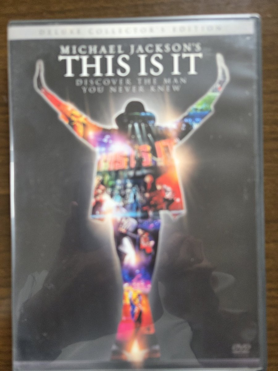 toshihiko9922's tweet photo. こんにちわ、映画マイケル観て来ました、あのベースとドラムを聴きたくて、ジャクソン5から、始まり終盤のロスとロンドンLIVEは、圧巻でした、会場さながら、主演のジェファージャクソンが正にマイケルそのものでした、観て良かった。主演は実兄のジャーメインの息子。 https://t.co/GX7F9dHVIN