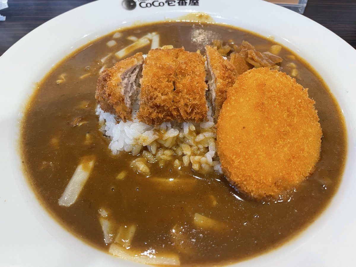 tshtf1's tweet photo. ちいかわコラボのせいでカレー食いまくる羽目に https://t.co/bvICxs9PCI