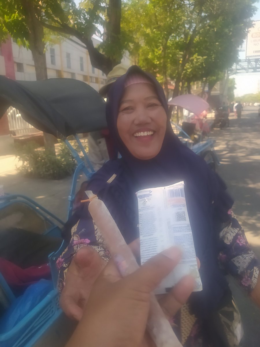 imasmahardfudf's tweet photo. Hari ini jumat 🥺
Sudah dm &amp; wa bagikan 🙏🏼

Kakak- kakak yang membeli es mambo lewat online sudah saya bagikan sesuai amanah dari kakak semua 
Semoga Allah membalas semua kebaikan kakak semua🤲🏼

#jumat #rezeki #bisu #tuli #allah https://t.co/99pUrRn8Ia