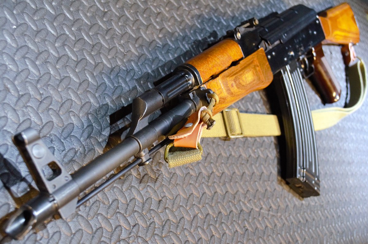 used_fellowes's tweet photo. ♻フェローズ各務原店 中古情報♻️

『BOLT AKM』

初速:87m/s 
税込62.700円 

スチール＆リアルウッドの非常にリアルな質感のリコイルショック電動ガンです。11.1vリポバッテリー2本付き！

⬇️お問い合わせはこちら⬇️
📲 058-216-0018 
#フェローズ各務原店 https://t.co/gCDlbhizPe