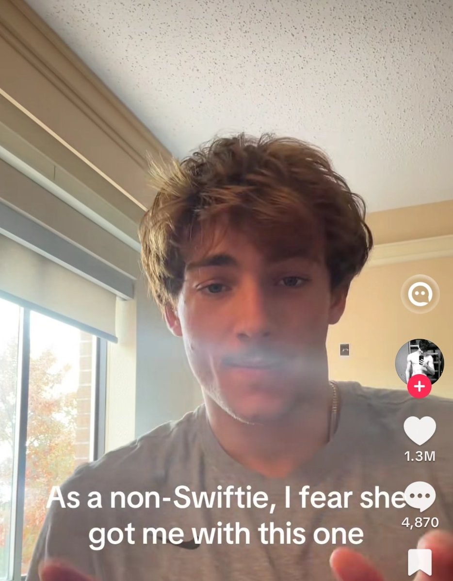 IWishU_Would89's tweet photo. The mass hatred of Showgirl vs. The mass smashery of Ophelia will be studied in textbooks one day https://t.co/jLYvxnaWOK