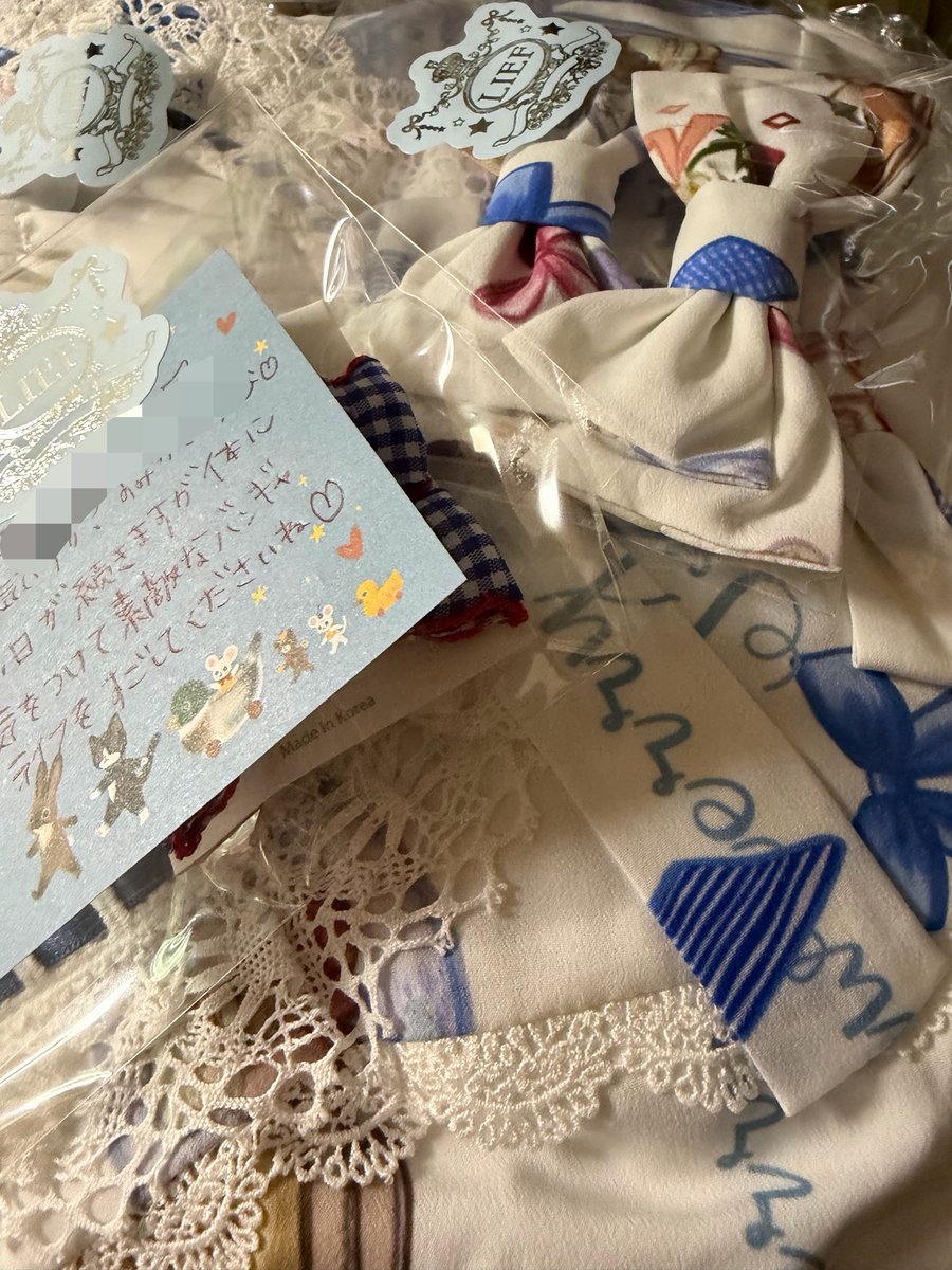 HITOMIX12311231's tweet photo. きたー！私が不在票を見落としてたせいで受け取りがこんな時期に…😭
LIEFさんの予約してた靴とワンピきたああ❤️きゃわ！
メッセージもありがたいです！
はいっ！素敵ライフ送ります笑
#LIEF https://t.co/c3hJT3l1bF