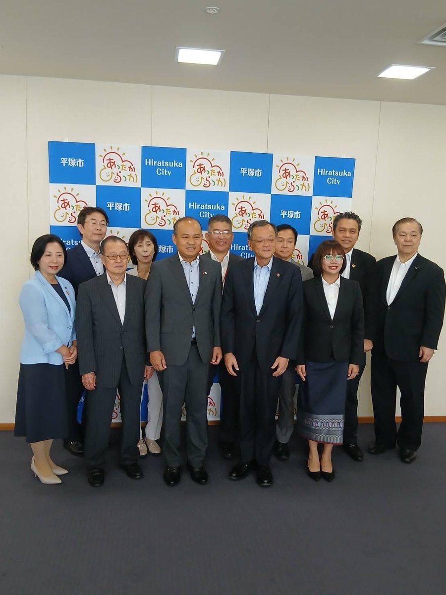 hotmailakisawa's tweet photo. アンパイ・キンダヴォン　ラオス人民民主共和国の駐日大使が落合市長を表敬訪問され、藤井しんすけ県議とともに市議団5人が同席させていただきました。
10数年前、神奈川中央交通が中古バスをラオスに贈くり、その橋渡しをした（株）STKの滝野明会長が今回の表敬訪問の仲立ちをしていただきました。 https://t.co/swz6XMKrWX