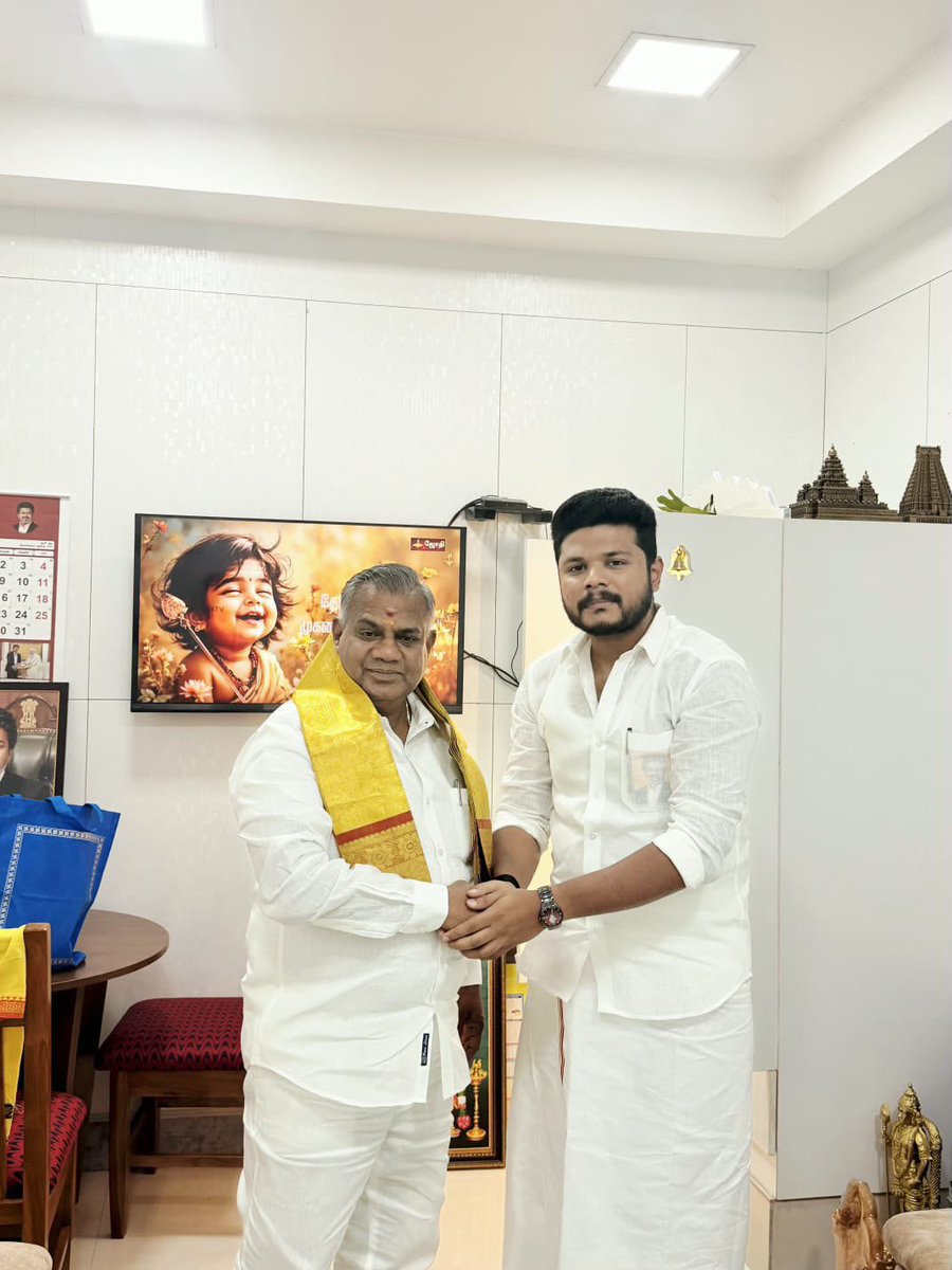 Farvace_Offl's tweet photo. சென்னை தலைமைச் செயலகத்தில் மாண்புமிகு ஊரக வளர்ச்சி மற்றும் நீர்வளத்துறை அமைச்சர் திரு.என். ஆனந்த் அண்ணன் அவர்களின் நாளை (18.07.2026) பிறந்தநாளை முன்னிட்டு இன்று நேரில் சந்தித்து வாழ்த்து தெரிவித்த பொழுது!💐

@CMOTamilnadu @BussyAnand @TVKVijayHQ https://t.co/0dQqypaxT7