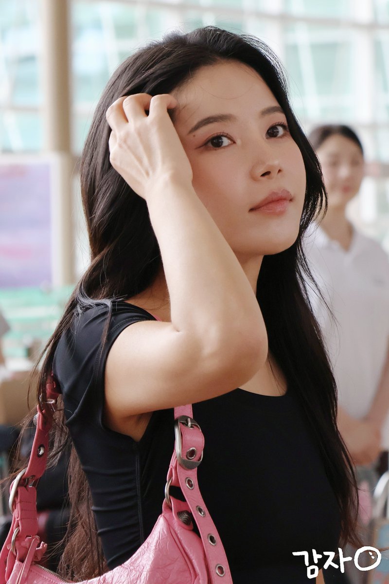 gamja619's tweet photo. 260717 Mamamoo Solar ICN Departure
오늘 여신님🧎♀️
#마마무 #솔라 #mamamoo #solar #용용하면죽겠지 #yong https://t.co/nWA9imn3UQ