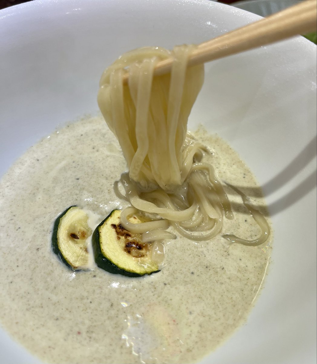 ma_sa0000's tweet photo. らあめんサンド 盛岡市
限定 冷やし塩牡蠣そば〜濃厚牡蠣つけ汁添え〜

牡蠣の旨みを存分に味わえる贅沢な一杯。
そのままでも濃厚なつけ汁にくぐらせても最高。最後はリゾット風で締めて完食完飲。美味すぎた！ごちそうさまでした。 https://t.co/dnLkbhvyuJ