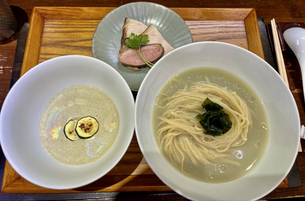 ma_sa0000's tweet photo. らあめんサンド 盛岡市
限定 冷やし塩牡蠣そば〜濃厚牡蠣つけ汁添え〜

牡蠣の旨みを存分に味わえる贅沢な一杯。
そのままでも濃厚なつけ汁にくぐらせても最高。最後はリゾット風で締めて完食完飲。美味すぎた！ごちそうさまでした。 https://t.co/dnLkbhvyuJ