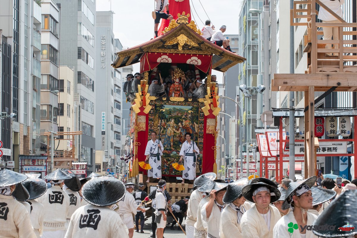 そして四条新町で最後の辻回し。 四条通を東に向けて帰町です。 暑い中