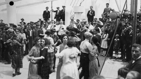 PGonz8's tweet photo. Por la migración. Porque los que hoy llaman "sudacas" y "panchitos" a los sudamericanos ayer eran la purria en esos países. Porque la gente siempre desprecia al que cree que tiene por debajo olvidando que está a dos pasos de estar ahí o que fue lo mismo. https://t.co/fGoijETw43
