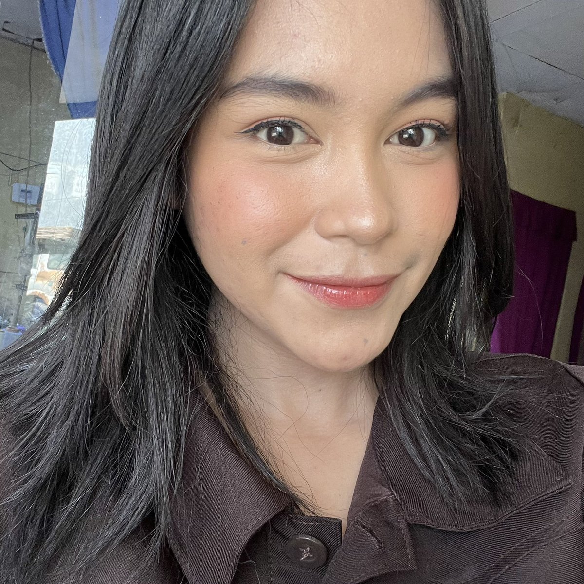 deeanskiii's tweet photo. As someone with texture &amp; pori2 besar, aku picky banget sama blush powder..

Tapi blush luxcrime ini aku coba di kulit aku bagus bgt!! Finishnya haluss, ngasih efek pipi merona natural tanpa memperjelas tekstur🥹🫶🏼 https://t.co/b9bKeHgEyx
