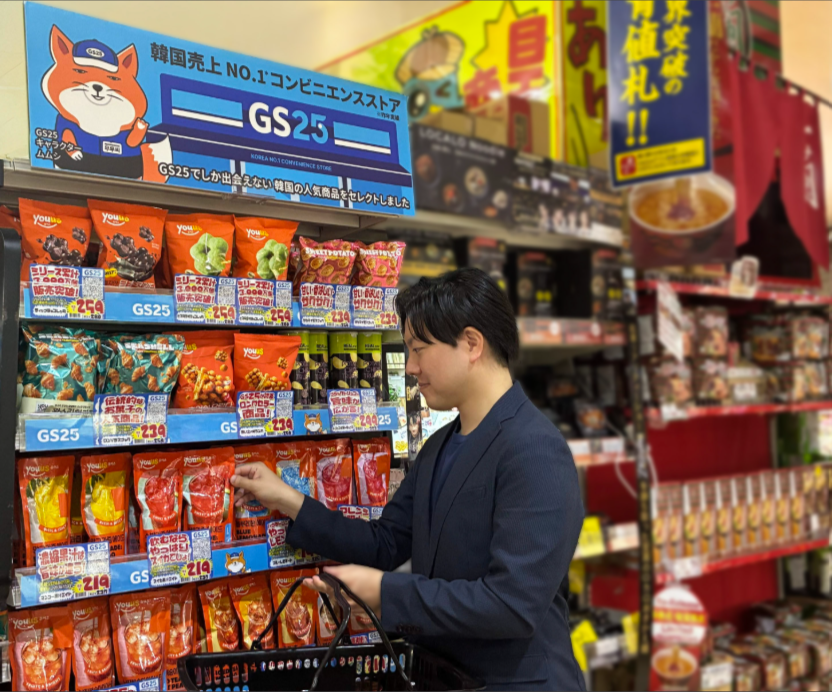 Kstyle_news's tweet photo. 韓国のコンビニ「GS25」PBブランド
人気20商品が大集結❗️

全国のドン・キホーテで本格展開🍜🍹🍫
https://t.co/JiE4TDkRu2 https://t.co/HzcBgZUe5s