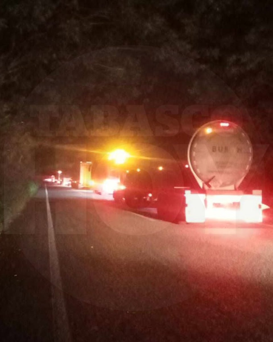 TabascoHOY's tweet photo. #AlertaTH🚨 | Reportan larga fila de vehículos sobre la carretera Frontera- Cd. del Carmen. Usuarios en redes sociales reportan un accidente a la altura de la zona conocida como la Estrella, lo que ha provocado un fuerte congestionamiento vial sobre la vía. ⚠️

Vía: Daniel Hernandez

👉https://t.co/MaPADTwtL5