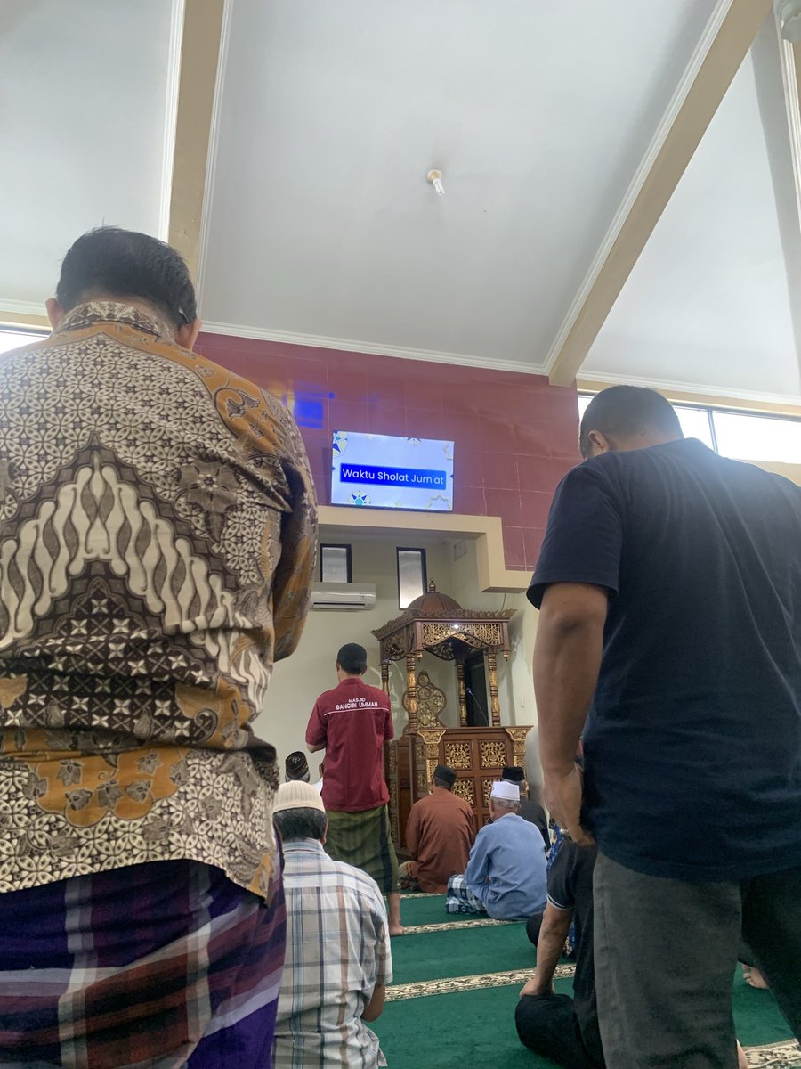 achmadarevalo's tweet photo. berat untuk memilih jujur, susah untuk berbuat yang halal namun harus di hadapin oleh orang muslim https://t.co/Jw5uEb2LFs