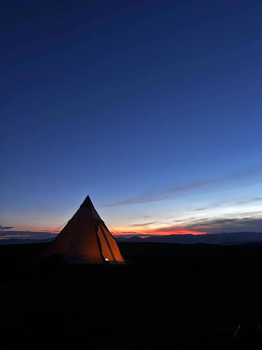 igxoyu's tweet photo. Camped under a sky full of stars, roasted marshmallows till my fingers stuck, and forgot all about work deadlines. This is the kind of reset I needed https://t.co/WHYUChIl7G
