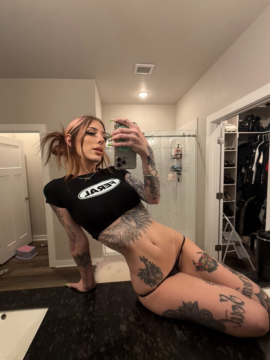 AltGirlFantasy's tweet photo. do I look sweet or dangerous?😏📷 https://t.co/O89S98yXEi