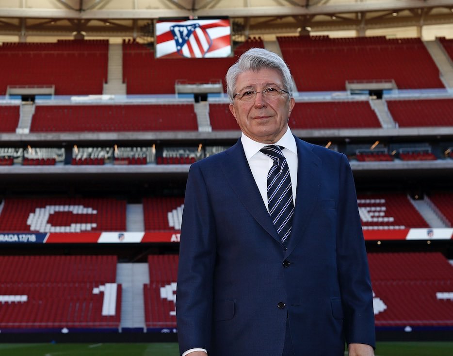 red_cule's tweet photo. 🧵 Enrique Cerezo y el manual del “NO está en venta”.

Cada vez que una estrella del Atlético es relacionada con otro grande de Europa, el discurso se repite:

❌ “Tiene contrato”
❌ “Está feliz aquí”
❌ “No está en venta”

Y la historia ya nos enseñó cómo suele terminar… 👇 https://t.co/omIwZJoLl0