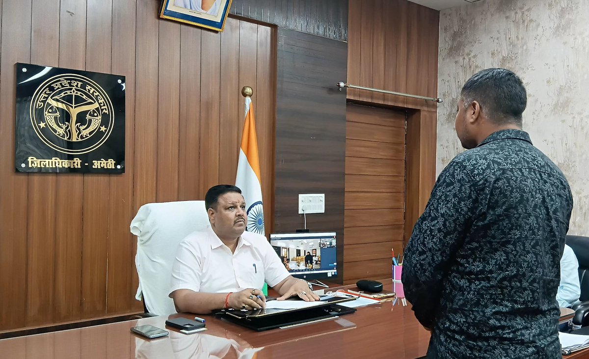 DmAmethi's tweet photo. आज दिनांक 17.07.2026 को कलेक्ट्रेट कार्यालय में जनसुनवाई के दौरान जनसामान्य की शिकायतों को सुनकर संबंधित अधिकारियों को समयबद्ध व गुणवत्तापूर्ण निस्तारण सुनिश्चित करने के निर्देश दिए। https://t.co/7zLwuogXCD