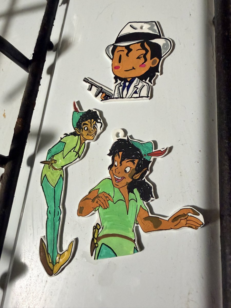 nolimittkidd's tweet photo. #mjtwt I wanted to share these shrinky dinks I made of Michael Jackson. One is my bookmark https://t.co/mgkugQXZNj