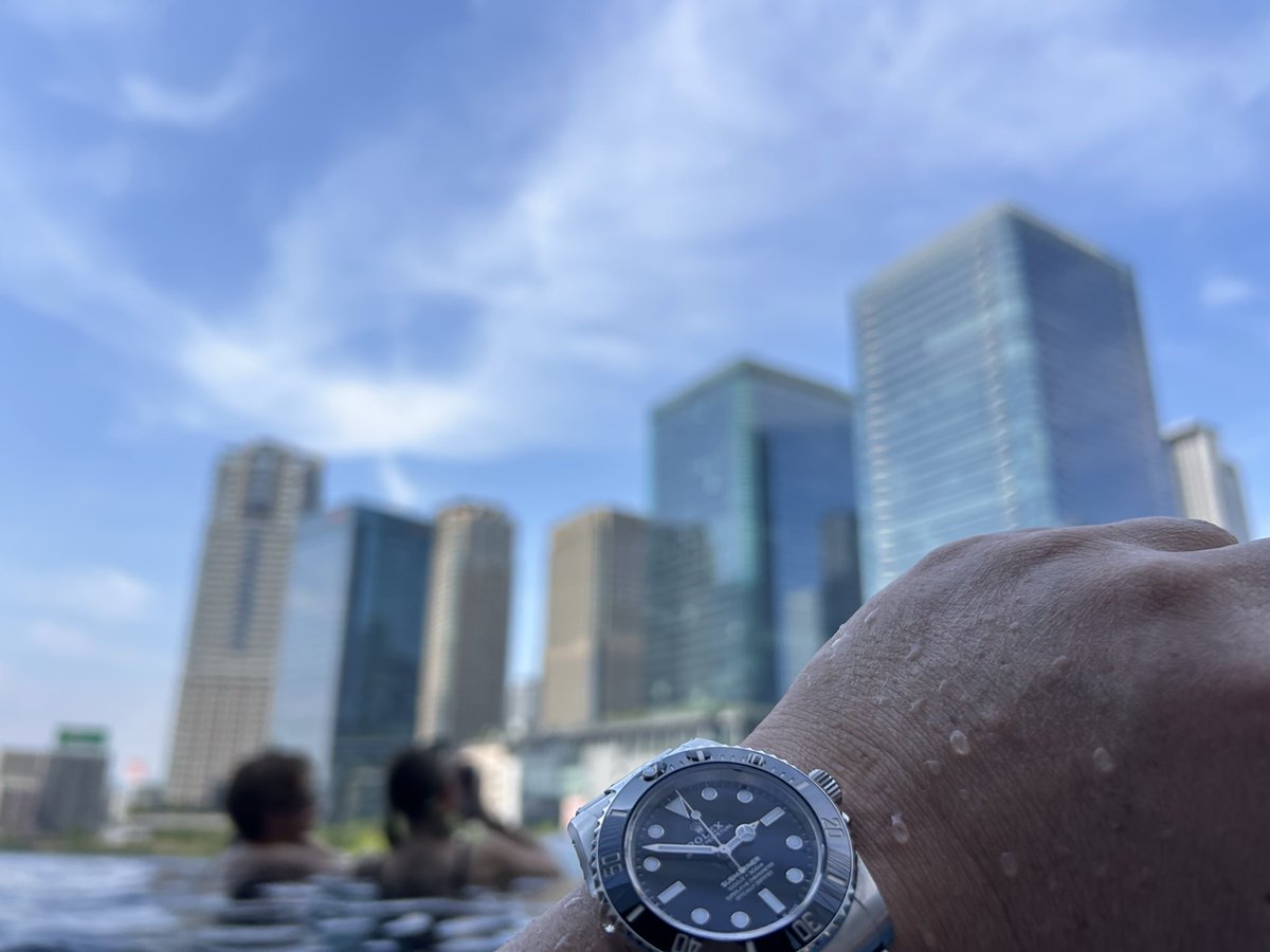 Shape_taka3's tweet photo. 大阪駅前プール🏊 https://t.co/ia1Fs3NnAW