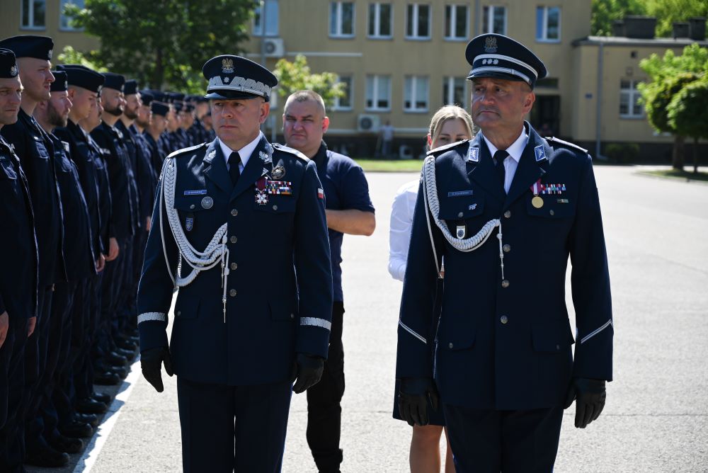 PolskaPolicja's tweet photo. Święto Policji w Centrum Szkolenia Policji oraz Jubileusz 70-lecia Zakładu Kynologii Policyjnej 👮

Tegoroczne obchody w Centrum Szkolenia Policji w Legionowie odbyły się pod honorowym patronatem Komendanta Głównego Policji, gen. insp. Marka Boronia.
 
🫡 W jego imieniu w uroczystościach uczestniczył Zastępca Komendanta Głównego Policji, nadinsp. dr Rafał Kochańczyk.
