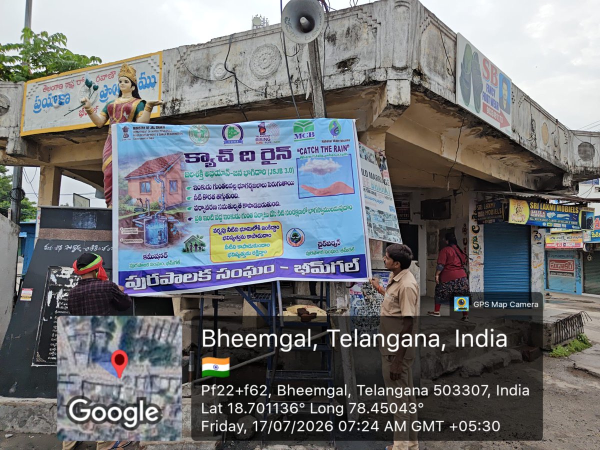MBheemgal's tweet photo. As part of the "Catch the Rain" campaign, flex banners were erected at major junctions across the town to create public awareness about rainwater conservation #CatchTheRain #JSJB30 #JalShaktiAbhiyan #RainWaterHarvesting #JanBhagidar @cdmatelangana @tksreedevi @MoHUA @TelanganaCMO https://t.co/dH1ClKZfg4