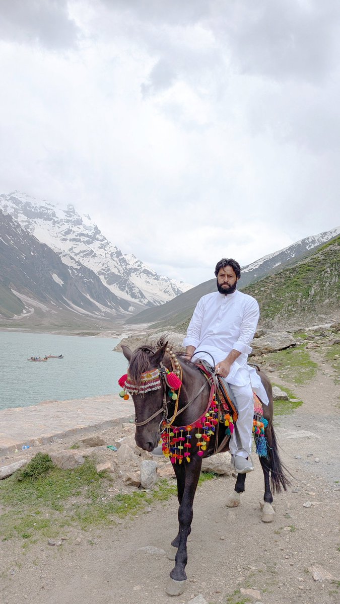 tallahakbar's tweet photo. ملک قطب شاہی اعوان بھیں چکوال کے نوجوانوں کا بھیں سے بابو سر ٹاپ کی بلند ترین چوٹیوں تک کا یادگار سفر 💫💫 
چئیرمن ملک بلال عارف صاحب #جھیل #سیف #الملوک پر گھوڑوں کی سواری سے لطف اندوز ہوتے ہوئے 🍁🍁 
#fbreels 
#fbyシvideo 
#fbreelsvideofollowers 
#follower 
#tiktokads https://t.co/UvVPxREEmh