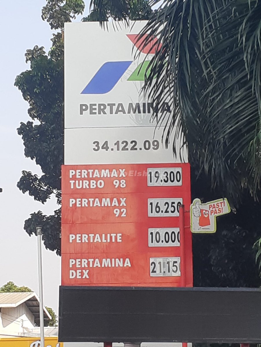 RadioElshinta's tweet photo. Pantauan pagi ini, antrean kendaraan terjadi di SPBU Pertamina Petukangan Selatan dalam keadaan normal dan stok persediaan BBM subsidi masih aman melayani masyarakat, hal itu dikatakan Operator SPBU, Ibu Kartika, Jumat (17/7) siang. 📸Ivc https://t.co/bl5oKobJTR