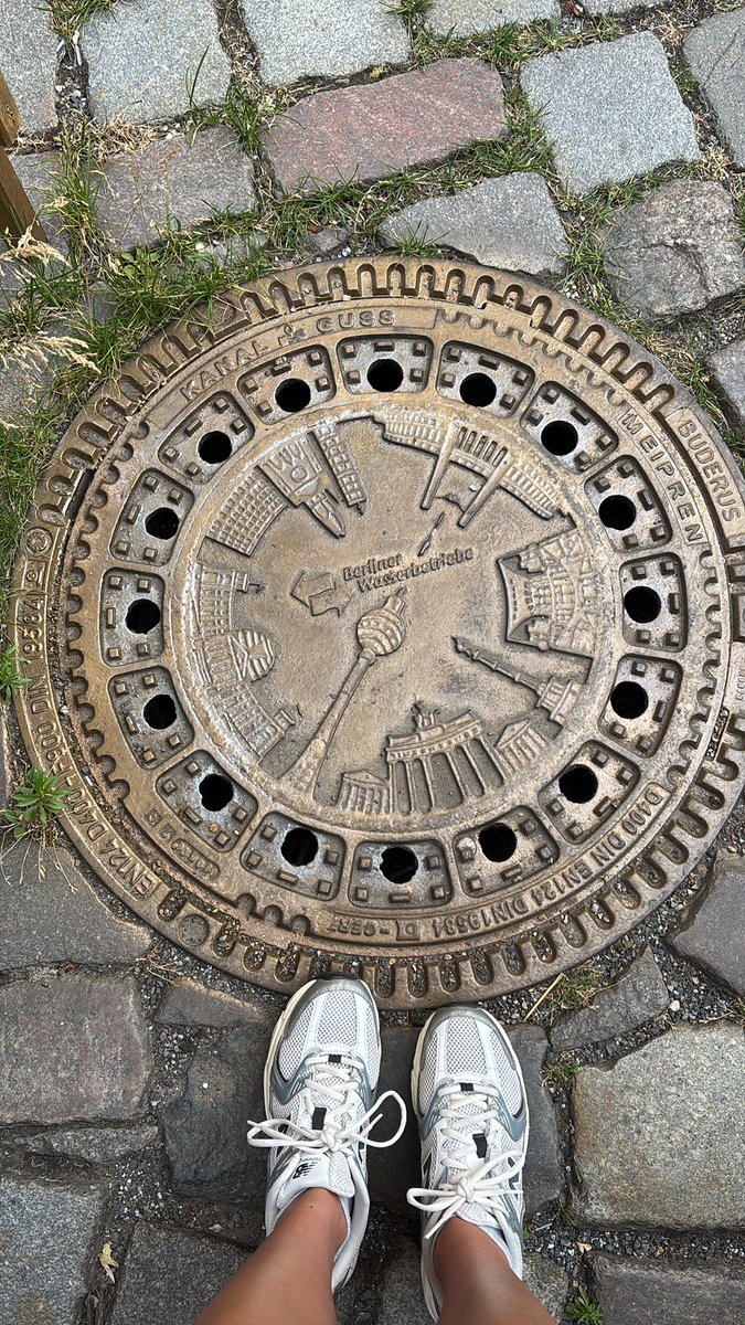 Isabel17_89's tweet photo. Berlin @sebas4248 https://t.co/nN4rjHIH9T