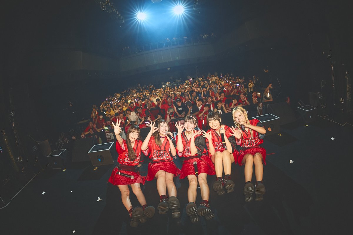 clubZy_Raimaru's tweet photo. 『NEWS』
メンバーが客席へ降りて観客たちとぐちゃぐちゃになって暴れ倒した場面も登場。 RED-iがZepp Shinjuku単独公演で描き出した、鮮烈なる“赤い衝撃”!!!!!
https://t.co/mtuJYiqbwB
#REDi
#clubZy https://t.co/c3bYBDTXEc