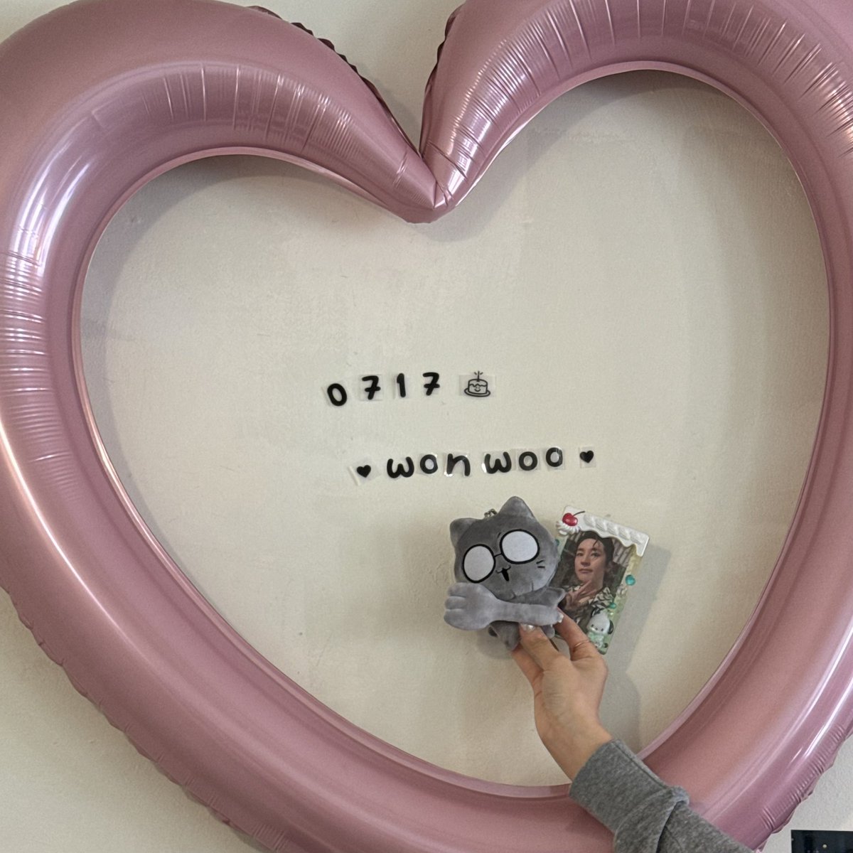 zy_eeee's tweet photo. #너와_함께라면_어디든_paradise

우리 원우 탄생 30주년 !!! 💜💜
럭드품목 젤 맘에 들어서 가장 먼저 왔는데 
음료도 콜드브루 아니고 아메리카노라니 😻
원우에 대한 사랑을 곳곳에서 
진하게 볼 수 있어서 행복한 시간 보내고 갑니당 !! https://t.co/T0X9pOCx11