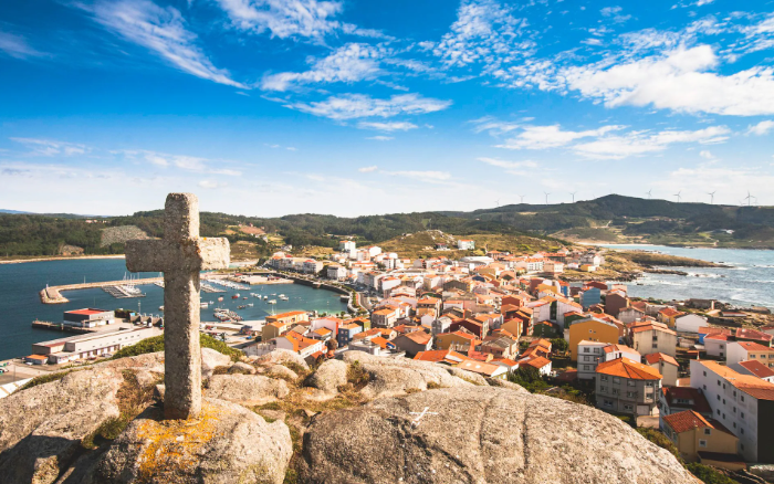 bluezoneinsider's tweet photo. Spain is in the World Cup final. 🇪🇸 But soccer isn't the only area where they dominate - Spain also has one of the longest life expectancies on Earth.

Galicia also known as the "Ireland of Spain", is home to 12% of Spain’s centenarians, with Ourense having the highest concentration of people over 100 years old. 

The secret? Researchers attribute this extreme longevity to the beautiful simplicity of an active lifestyle. True health thrives where a deep sense of purpose, constant movement, and tight-knit community bonds meet clean mountain air. 

That's not a coincidence - and it's not the training. It's what's been on the plate for a hundred years: a nourishing diet rich in vegetables, beans, local fish, olive oil, and a long lunch with people you love. 🍷✨

In fact, experts are continually studying Ourense to award it official Blue Zone status.

Whether it's chasing football glory or celebrating a 100th birthday, Spain has cracked the code on what it means to truly thrive.

#WorldCup #BlueZones #Longevity #Galicia #spain #España