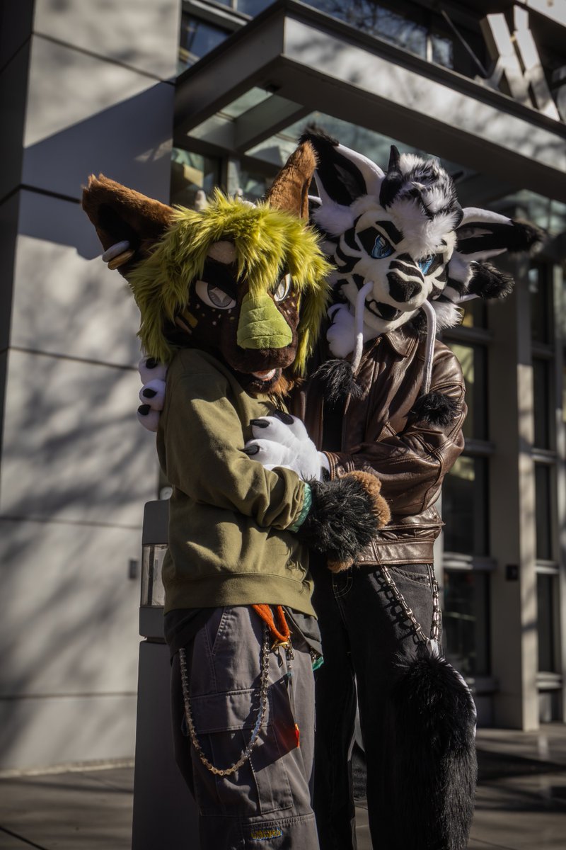 KagesCavern's tweet photo. photographer challenge:
Ive come so far since ive started
I love taking cool fursuit pics of my friends 😭😭😭 https://t.co/VeV3Pnlytd
