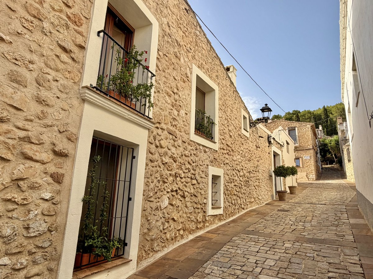 nachoramosc's tweet photo. Llíber, ejemplo de amor por las plantas y por su patrimonio. #MarinaAlta #Alicante https://t.co/NNKJopVWjQ
