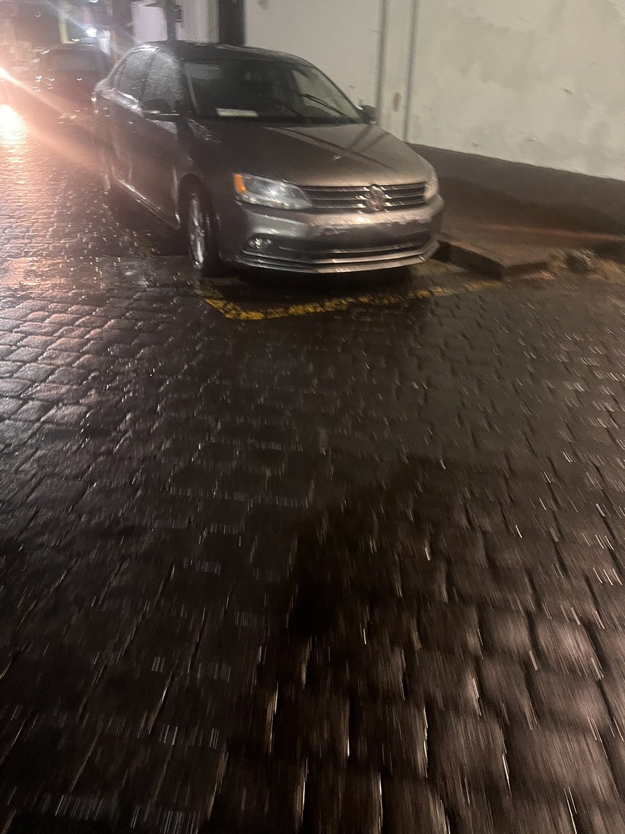 hern12529311's tweet photo. Buenas noches. Solicitamos apoyo de nuevo el mismo vehículo obstruyen zona de recolección en José Moreno Salido esq. Héroes, @ALaMagdalenaC El camión no puede operar y se retrasa el servicio.Favor sancionar, ya que no entienden gracias. @OVIALCDMX @UCS_GCDMX #TransitoGCDMX https://t.co/CLtUPgao0p