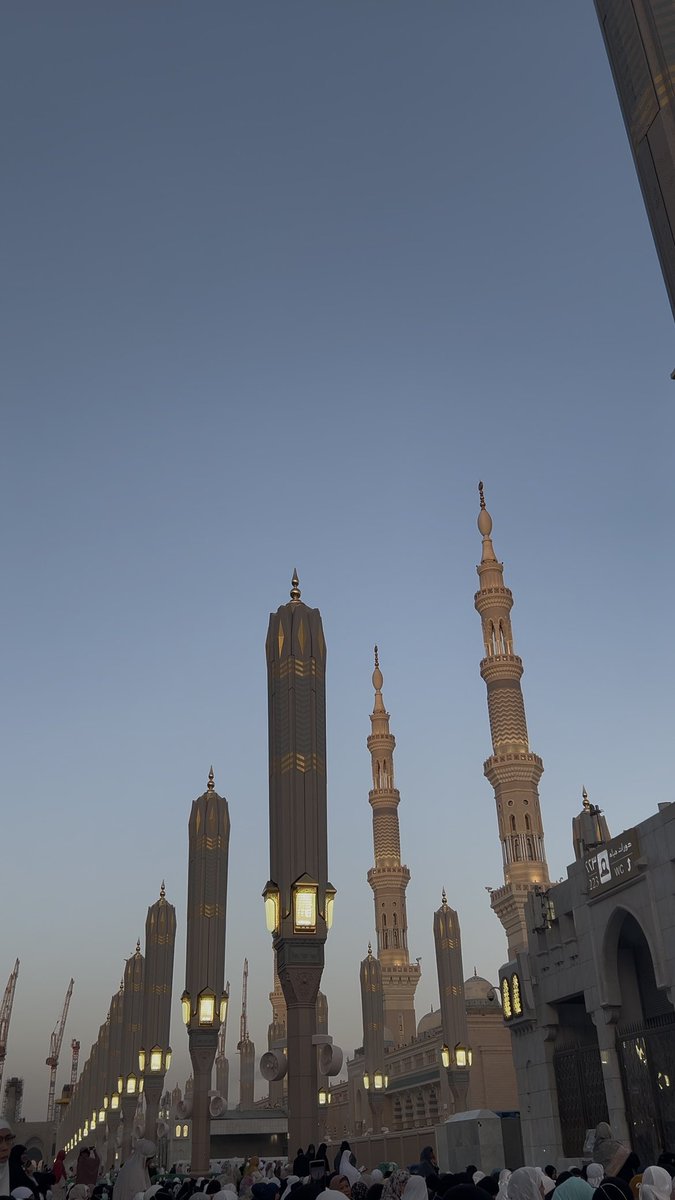 jaeleocky's tweet photo. aku doakan semoga orang-orang yg melihat ini bisa juga menikmati senja di masjid nabawi dan masjidil haram🤍 https://t.co/7Eayp9NL0x
