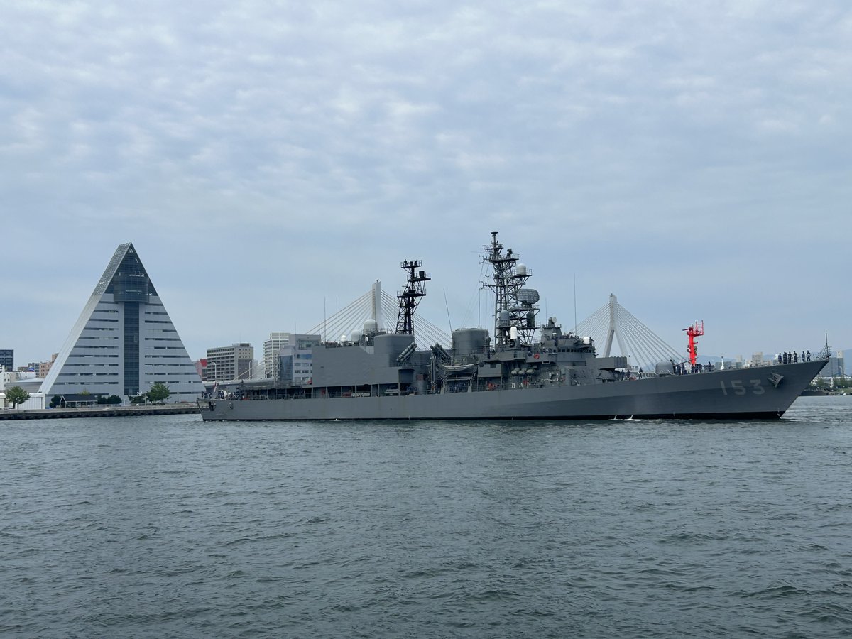 JMSDF_orh's tweet photo. 【護衛艦入港】
護衛艦ゆうぎり及び護衛艦おおよどが青森港(新中央埠頭)へ入港しました！
明日、7月18日(土)～20日(月)まで「大湊地区隊マリンフェスタ」を開催します！
是非、会場へお越しください。
皆様のご来場をお待ちしております！
明日、天気にな～れ♪
#海上自衛隊 #大湊地区隊 https://t.co/f1cYicB2PL